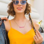 Personalizado acrílico rosa nombre collar de moda chica colgante de joyería multicolor disponible regalo de cumpleaños para ella