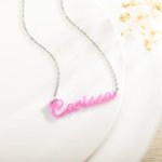 Personalizado acrílico rosa nombre collar de moda chica colgante de joyería multicolor disponible regalo de cumpleaños para ella