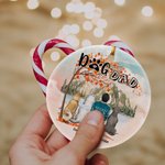Ornement personnalisé en céramique avec fond de feuille d'érable rouge pour maman ou papa chien Cadeau d'anniversaire pour amoureux des chiens