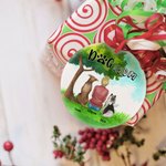 Ornement personnalisé en céramique avec fond en verre vert pour maman ou papa chien Cadeau d'anniversaire de Noël pour les amoureux des chiens