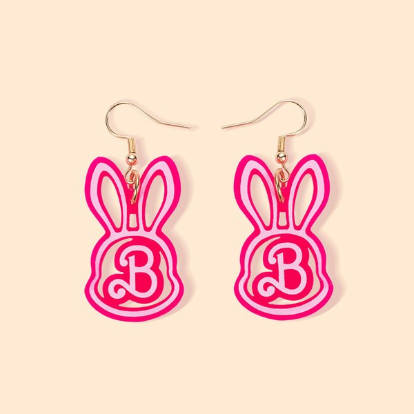 Orecchini pendenti personalizzati in acrilico con iniziale rosa per bambole, regalo di Pasqua per bambine.