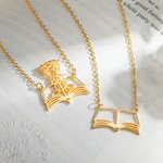 Collier de Livre Personnalisé avec Fleur de Naissance Cadeau d'Anniversaire pour l'Enseignant Amoureux des Livres