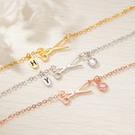 Collar personalizado de tijeras delicadas con piedra de nacimiento y disco de iniciales Regalo de graduación de cumpleaños para peluqueros Amantes de 