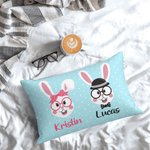 Housse d'Oreiller Personnalisée avec 1-8 Lapins et Noms Décoration sur la Canapé Cadeau pour Famille