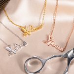 Collier pour Coiffeur Personnalisé avec Prénom Pendentif à Peigne Ciseaux de Coiffure Cadeau Souvenir de Remise des Diplômes