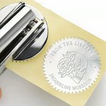 Cráneo y flor góticos personalizados de la biblioteca del libro de la mano Embosser Estampilla fijada con el nombre Regalo del cumpleaños para el amante del libro