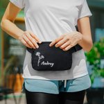 Sac Banane Personnalisé avec Nom et Fleur de Naissance Sace de Sport avec Ceinture Réglable Cadeau Anniversaire St-Valentin pour Femme