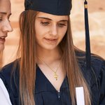 Collar colgante de birrete de graduación personalizado con nombre grabado Regalo de graduación para graduados de la promoción 2026