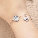 Bracelet Réglable Personnalisé avec Nom Race de Chien et Patte d'Animal Cadeau d'Anniversaire Commémoration pour Amoureux ou Propriétaires des Animaux