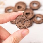 Personalisierter Knopf mit Herz-Ausschnitt Walnussholz Kleidung Etiketten Stricken Projekt  Tags Geschenk für Mutter Oma Strick- und Häkelliebhaber