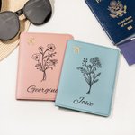 Coperta per passaporto personalizzata con nome e lingua floreale per donna, regalo di compleanno, damigella d'onore, amante dei viaggi.