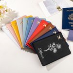 Coperta per passaporto personalizzata con nome e lingua floreale per donna, regalo di compleanno, damigella d'onore, amante dei viaggi.