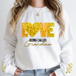 Personlig Love Being Called Grandma Faux Embroidery Sequin T-shirt Sweatshirt med 1-14 namn Mors dag Födelsedagspresent för mormor mamma 3