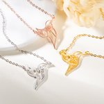 Collier colibri personnalisé avec fleur de naissance Anniversaire Fête des mères Cadeau de St Valentin pour femme