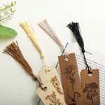 Gepersonaliseerde Gegraveerde Geboortebloem Houten Bladwijzer met Naam Verjaardag Moederdag Bibliothecaris Cadeau voor Vriendin Boekenliefhebber