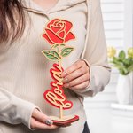 Décoration Rose en Bois Personnalisée avec Texte Gravé Ornement Fleur avec Socle Cœur Cadeau Vacances Fête de Famille Emménagement pour Maman