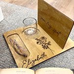 Regalo de Cumpleaños para los amantes de la Lectura Personalizado y Grabado Flor de Nacimiento Soporte de Madera para Libros Juego de Marcapáginas con