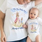 Personlig vår första mors dag Peter Rabbit Bunny Floral Baby Onesie med namn Mors dag Baby Shower Present till nyfödd baby