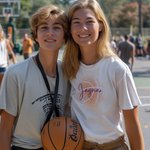 Personlig prikket basketballdesign Unisex T-skjorte genser med hettegenser med navn Bursdag Spilldag Laggave til basketballelskere