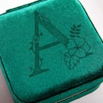 Henkilökohtainen Syntymä Kukka Kannettava Matkailu Kaiverrettu Velvet Korut laatikko Initial Syntymäpäivä Äitienpäivä lahja hänelle