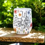 Personalisierte Mama und Kinder Hand In Hand Aquarell floralen 12oz Wein Becher mit Namen Muttertag Geschenk für Mama Oma