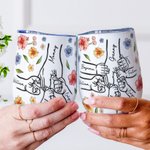 Personalisierte Mama und Kinder Hand In Hand Aquarell floralen 12oz Wein Becher mit Namen Muttertag Geschenk für Mama Oma