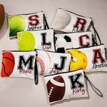 Gepersonaliseerd Baseball Football Naam Initiaal Cosmetica Tasje met Polsband Team Gift voor Sportliefhebber