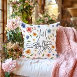 Taie d'Oreiller Personnalisée avec 1-9 Noms sur les Mains Style des Fleurs Bourrage à Choix Cadeau Anniversaire Fête des Mères Grand-mère pour Femme