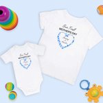 T-shirt personnalisé Notre première fête des mères avec fleurs en forme de coeur Onesie pour bébé avec nom Cadeau pour nouvelle maman bébé