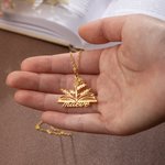 Gepersonaliseerde Geboorte Bloemen Boek Ketting met Naam Terug naar School Verjaardag Moederdag Cadeau voor Vrouw Boekenliefhebber