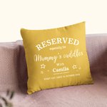 Personalizowana poszewka na poduszkę Mommy's Cuddles z imieniem dziecka i datą urodzenia Prezent na Dzień Matki dla kobiet