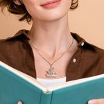 Gepersonaliseerde Geboorte Bloemen Boek Ketting met Naam Terug naar School Verjaardag Moederdag Cadeau voor Vrouw Boekenliefhebber