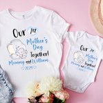 T-Shirt ou Onesie Bébé Personnalisé avec Nom Thème Our First Mother's Day Together Cadeau Fête pour Nouvelle Maman Bébé