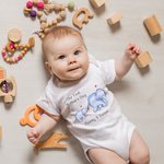 T-shirt personnalisé Notre première fête des mères avec éléphant pour bébé et maman avec noms Cadeau pour bébé nouvelle maman