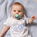 T-shirt personnalisé Notre première fête des mères avec éléphant pour bébé et maman avec noms Cadeau pour bébé nouvelle maman