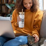 Personalisierte Haustier Foto eingraviert Name 17oz Glas Becher mit Silikonhülle Bambus Deckel und Stroh Geburtstag Geschenk für Tierliebhaber