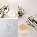 Tampon de Gaufrage Personnalisé avec Nom Fleurs de Naissance Date Cadeau Anniversaire Fête des Mères pour Femme Amoureuse de Lecture