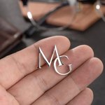 Personlig Initials Lapel Pin Brosch Kostym Accessoar Bröllop Jubileum Present för brudgummen Best Man