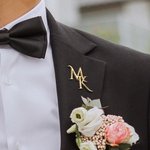Personlig Initials Lapel Pin Brosch Kostym Accessoar Bröllop Jubileum Present för brudgummen Best Man