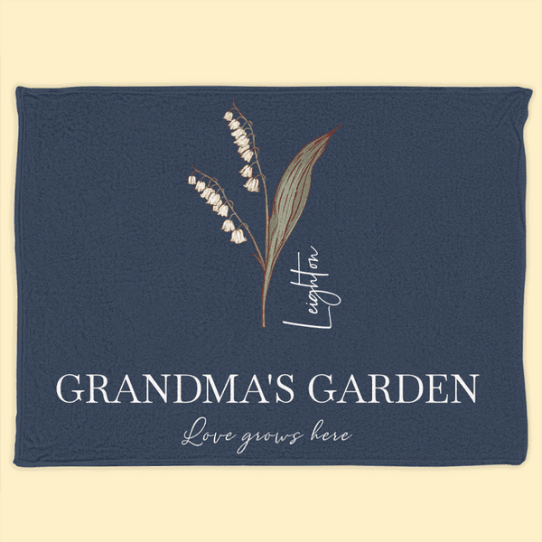 Spersonalizowany koc polarowy dla mamy, babci i dziadka z kwiatami i napisem Love Grows Here