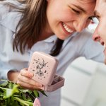 Boîte à Bijoux Personnalisée avec Nom et Fleur de Naissance Cadeau d'Anniversaire et de Mariage pour Femmes et Filles