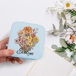 Personlig fødselsblomstbukett Bærbart skinnsmykkeskrin i lær med navn Reise Essentials Morsdag Bursdagsgave til mamma bestemor