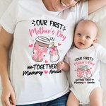 Gepersonaliseerd Coquette Strik Babyflesje en Koffie Kopje 100% Katoenen T-Shirt Baby Rompertje met Namen Onze Eerste Moederdag Cadeau voor Mama Baby