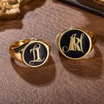 Anello personalizzato in metallo con iniziali impilate e testo inciso regalo di fidanzamento festa del papà per amico e famiglia