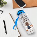 Gepersonaliseerde Just A Girl Who Loves Books 32oz Water Tracker Bottle met Schaalverdeling Verjaardagscadeau voor boekenliefhebbers