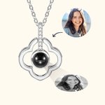 Collar personalizado de plata de ley con trébol de cuatro hojas y foto de proyección Te quiero en 100 idiomas Regalo de aniversario para el Día de la 
