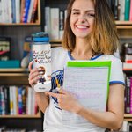 Gepersonaliseerde Just A Girl Who Loves Books 32oz Water Tracker Bottle met Schaalverdeling Verjaardagscadeau voor boekenliefhebbers