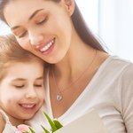 Collier Pied avec Prénom Personnalisé Pendentif avec Pierres de Naissance Cadeau de Fête des Mères Pour Maman