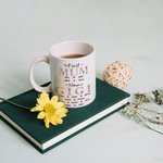 Gepersonaliseerde Bloem Titels Vlinder Hart 11oz/15oz Keramische Mok met Namen Moederdag Verjaardagscadeau voor Mama Oma