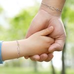 Bracciale doppio cuore Connect personalizzato con due pietre di nascita Mamma e figlia Gioielli Compleanno Festa della Mamma Regalo per Lei